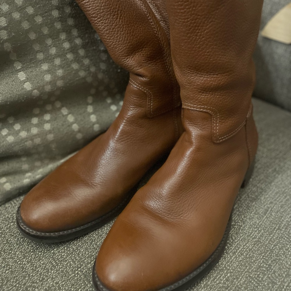 Tory Burch riding boots. Good conditions.